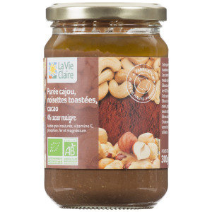 Praparation à base de noix de cajou, noisettes toastées et cacao.4% cacao maigre.